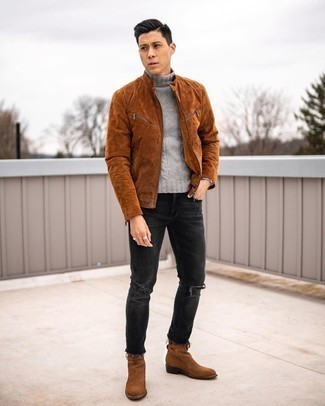 Как носить черные джинсы с коричневой курткой в 20 лет мужчине: Сочетание коричневой куртки и черных джинсов особенно популярно среди ценителей комфорта. Любишь экспериментировать? Заверши образ коричневыми замшевыми ботинками челси.