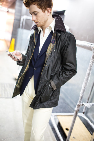 Как носить классические брюки с пиджаком в 20 лет мужчине осень: Комбо из пиджака и классических брюк поможет исполнить строгий мужской стиль. С таким ансамблем в своем гардеробе, ты всегда будешь выглядеть безупречно, несмотря на неласковую погоду.