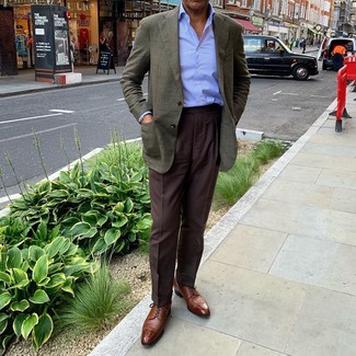 Какие туфли дерби носить с темно-зеленым пиджаком за 50 лет: Темно-зеленый пиджак в паре с темно-коричневыми классическими брюками позволит примерить на себя строгий деловой стиль. Туфли дерби — хороший выбор, чтобы дополнить лук.