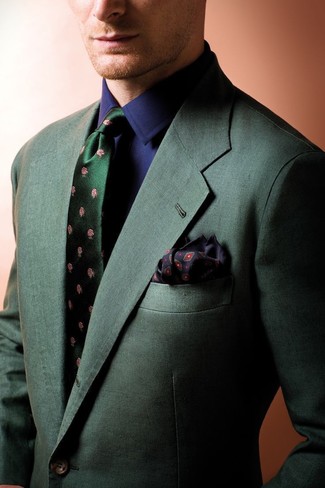 Модный лук: темно-зеленый пиджак, темно-синяя классическая рубашка, темно-зеленый шелковый галстук с цветочным принтом, черный нагрудный платок с принтом