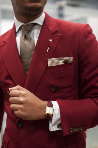 Модный лук: темно-красный двубортный пиджак, белая классическая рубашка в шотландскую клетку, коричневый галстук, коричневый нагрудный платок в мелкую клетку