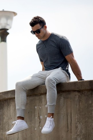 Мужские серые спортивные штаны от Moschino