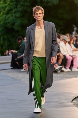 Мужские зеленые спортивные штаны от District Vision