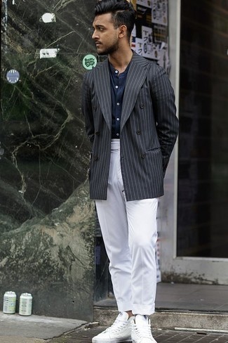 Какие рубашки с длинным рукавом носить с серым пиджаком мужчине: Серый пиджак в паре с рубашкой с длинным рукавом несомненно будет привлекать взоры прекрасного пола. Ты можешь легко адаптировать такой ансамбль к повседневным условиям городской жизни, дополнив его белыми высокими кедами из плотной ткани.