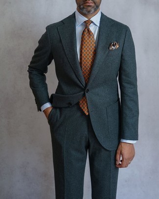 С чем носить галстук за 40 лет мужчине в деловом стиле: Сочетание темно-серого шерстяного костюма и галстука позволит воплотить строгий деловой стиль.