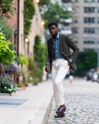 Какие лоферы носить с темно-серым пиджаком мужчине: Темно-серый пиджак и белые классические брюки позволят создать элегантный мужской лук. В этот лук не составит труда интегрировать пару лоферов.