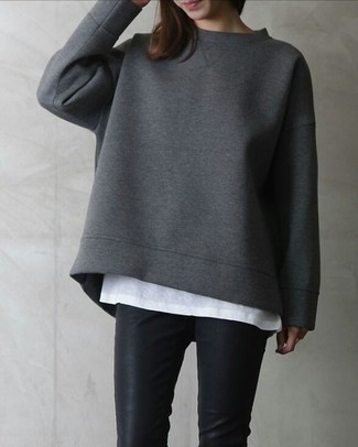 Темно-серый свободный свитер от The Row