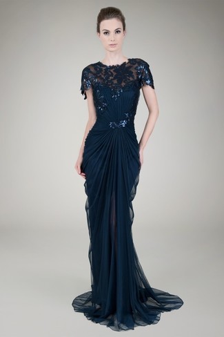 Темно-синее вечернее платье с украшением от Halston