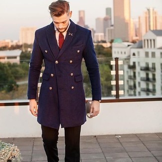 Какие костюмы носить с синим длинным пальто: Синее длинное пальто в паре с костюмом поможет исполнить изысканный мужской стиль.