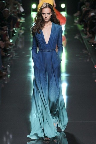 Модный лук: темно-синее омбре вечернее платье