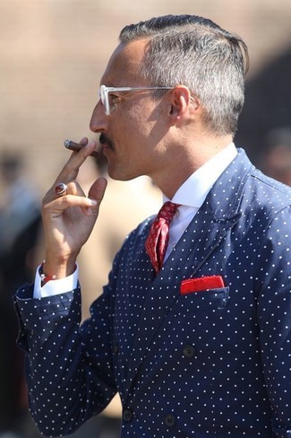 С чем носить галстук с геометрическим рисунком за 40 лет мужчине: Тандем темно-синего двубортного пиджака в горошек и галстука с геометрическим рисунком выглядит очень модно и элегантно.