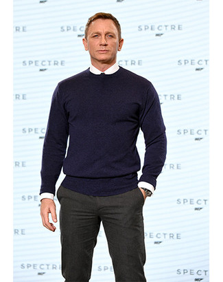 Какие свитера с круглым вырезом носить с бело-темно-синей классической рубашкой мужчине: Сочетание свитера с круглым вырезом и бело-темно-синей классической рубашки позволит выразить твою индивидуальность и выигрышно выделиться из общей массы.