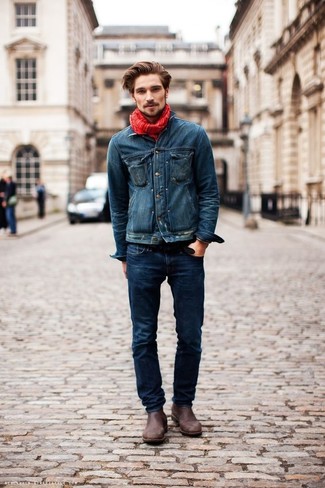Как носить джинсовую куртку с ботинками челси мужчине: Джинсовая куртка и темно-синие джинсы — необходимые составляющие в гардеробе парней с чувством стиля. Любишь экспериментировать? Дополни ансамбль ботинками челси.
