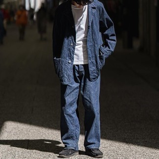 Как носить джинсы с ботинками в 30 лет мужчине: Ансамбль из темно-синей джинсовой куртки-рубашки и джинсов поможет подчеркнуть твою индивидуальность. В сочетании с этим луком наиболее удачно будут смотреться ботинки.