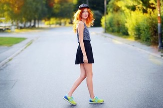 Женские золотые кроссовки от Nike