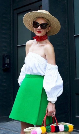 С чем носить бежевую шляпу женщине лето: Белый топ с открытыми плечами и бежевая шляпа — великолепная формула для создания модного и практичного образа. В таком наряде тебе будет максимально комфортно, когда на улице мучительный зной.