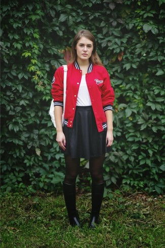 Женская красная университетская куртка от Moschino
