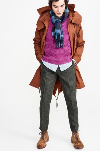 Какие классические брюки носить с пурпурным вязаным свитером в 30 лет мужчине зима: Пурпурный вязаный свитер в сочетании с классическими брюками поможет создать запоминающийся мужской лук. Дополнив ансамбль коричневыми замшевыми ботинками броги, ты привнесешь в него немного динамичности. Подобный ансамбль может стать настоящим спасением в зимний период, когда за окном сильный мороз.