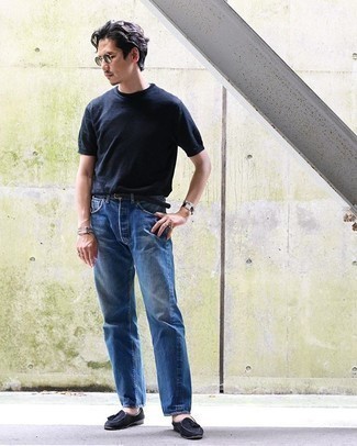 Какие джинсы носить с темно-синими лоферами мужчине: Темно-синяя футболка с круглым вырезом и джинсы стильно вписываются в гардероб самых взыскательных джентльменов. Любители экспериментов могут дополнить лук темно-синими лоферами, тем самым добавив в него немного нарядности.