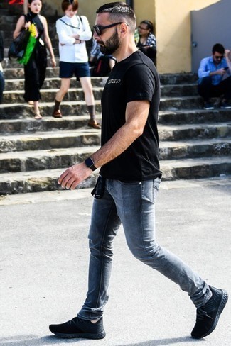 Мужская черно-белая футболка с круглым вырезом с принтом от FAIRPLAY