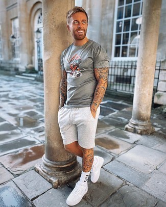 Мужская серая футболка с круглым вырезом с принтом от McQ Alexander McQueen