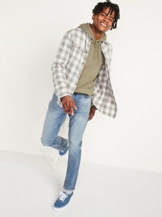 Какие джинсы носить с бежевым худи мужчине: Бежевый худи и джинсы — обязательные вещи в гардеробе стильного современного жителя мегаполиса. В тандеме с этим ансамблем гармонично выглядят темно-сине-белые низкие кеды из плотной ткани.