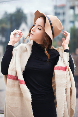 С чем носить светло-коричневую шерстяную шляпу женщине: Черная водолазка и светло-коричневая шерстяная шляпа — стильный выбор барышень, которые никогда не могут усидеть на месте.