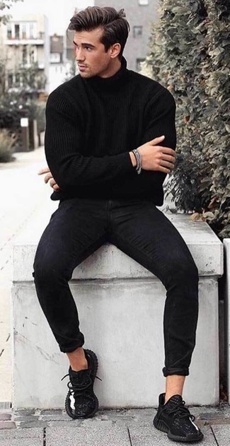 Какие водолазки носить с черно-белыми кроссовками в 20 лет мужчине в теплую погоду: Водолазка и черные зауженные джинсы надежно обосновались в гардеробе многих мужчин, помогая создавать незаезженные и функциональные образы. черно-белые кроссовки добавят ансамблю легкости и дерзости.