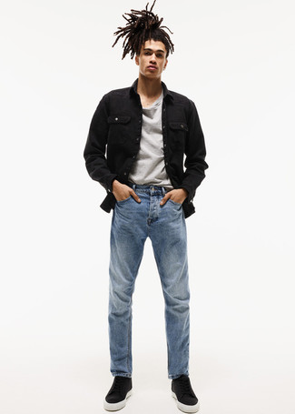 С чем носить черные кожаные высокие кеды мужчине: Черная джинсовая куртка и синие джинсы — необходимые составляющие в гардеробе джентльменов с хорошим вкусом в одежде. Чтобы лук не получился слишком вычурным, можешь дополнить его черными кожаными высокими кедами.