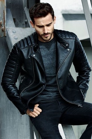 Как носить черную кожаную куртку с черными джинсами в 20 лет мужчине: Сочетание черной кожаной куртки и черных джинсов пользуется особым спросом среди ценителей практичных луков.
