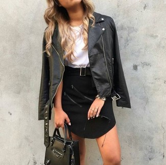С чем носить черную мини-юбку: Черная кожаная косуха и черная мини-юбка — необходимые вещи в гардеробе женщин с чувством стиля.