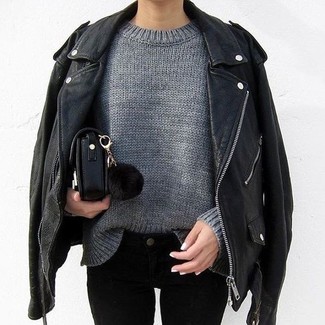 Какие свитера с круглым вырезом носить с черными джинсами женщине в стиле кэжуал: Сочетание свитера с круглым вырезом и черных джинсов смотрится очень привлекательно, согласна?