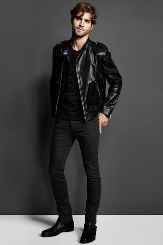 Как носить черную кожаную куртку с черными джинсами мужчине: Черная кожаная куртка и черные джинсы — великолепный вариант для активного выходного дня. Почему бы не добавить в повседневный лук немного изысканности с помощью черных кожаных ботинок челси?