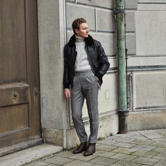 Как носить куртку харрингтон с классическими брюками в 30 лет в прохладную погоду: Куртка харрингтон в паре с классическими брюками — великолепный пример делового городского стиля. Темно-коричневые кожаные ботинки челси — беспроигрышный выбор, чтобы завершить лук.
