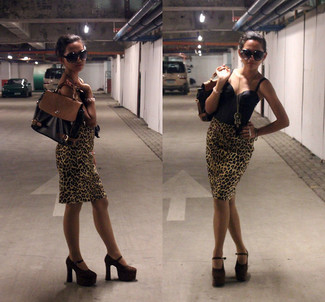 Коричневая юбка-карандаш с леопардовым принтом от Dolce & Gabbana