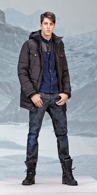 С чем носить темно-синий бомбер в 30 лет мужчине зима: Комбо из темно-синего бомбера и темно-синих джинсов продолжает нравиться мужчинам, которые любят одеваться со вкусом. И почему бы не разнообразить образ с помощью черных кожаных рабочих ботинок? В студеное время года всегда хочется укутаться во что-то мягкое и теплое, и этот образ великолепно подойдет именно для этой цели.