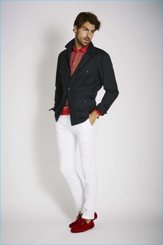 С чем носить красные замшевые мокасины мужчине: Сочетание черной полевой куртки и белых брюк чинос поможет выразить твой личный стиль и выделиться из общей массы. Весьма подходяще здесь будут выглядеть красные замшевые мокасины.