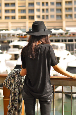 Женская черная шляпа от Lanvin