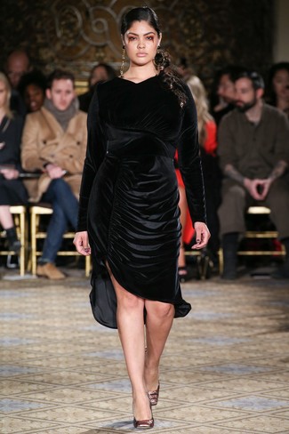 Черное бархатное платье-футляр от A.F.Vandevorst