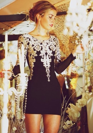 С чем носить черно-белое коктейльное платье в жару в стиле смарт-кэжуал: Черно-белое коктейльное платье — хорошая идея для несложного, но модного ансамбля.