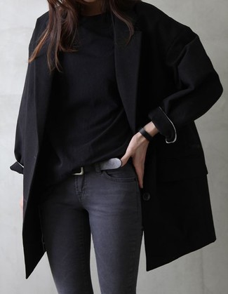 Какие свитера с круглым вырезом носить с темно-серыми джинсами скинни: Свитер с круглым вырезом и темно-серые джинсы скинни — отличный вариант для прогулки с друзьями или шоппинга.