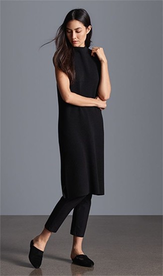 С чем носить босоножек женщине: Черное платье-свитер и черные узкие брюки будет хорошим вариантом для непринужденного лука на каждый день. Чтобы добавить в образ немного непринужденности , на ноги можно надеть босоножки.