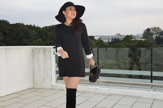 Черное свободное платье от Maison Margiela
