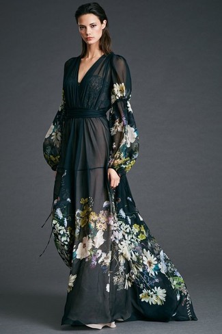 Модный лук: черное шифоновое платье-макси с цветочным принтом