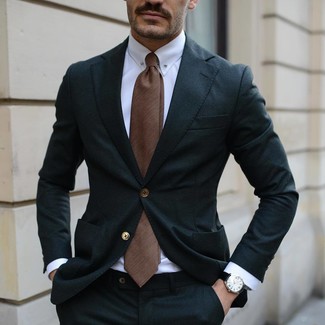 С чем носить коричневый галстук мужчине: Несмотря на то, что этот лук довольно классический, лук из черного костюма и коричневого галстука всегда будет по вкусу стильным молодым людям, но также пленяет при этом сердца девушек.