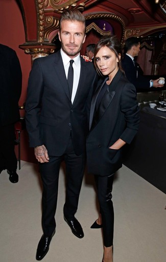 Как David Beckham носит Черный костюм, Белая классическая рубашка, Черные кожаные туфли дерби, Черный галстук