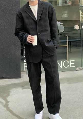 Черный костюм в вертикальную полоску от Givenchy