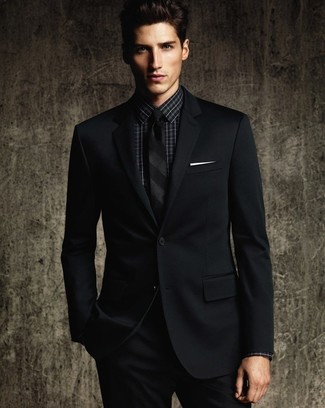 С чем носить черно-белый галстук в вертикальную полоску мужчине: Черный костюм в сочетании с черно-белым галстуком в вертикальную полоску позволит составить стильный классический ансамбль.