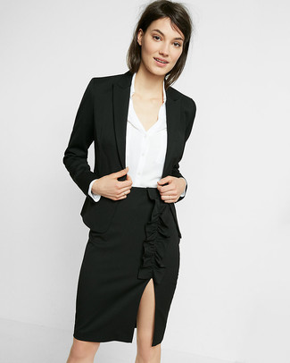 С чем носить черный пиджак женщине: Черный пиджак и черная юбка-карандаш с разрезом надежно обосновались в гардеробе многих дам, позволяя составлять сногсшибательные и стильные луки.