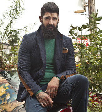 С чем носить зеленый свитер с круглым вырезом мужчине: Зеленый свитер с круглым вырезом в паре с черными брюками чинос — замечательная идея для создания мужского лука в элегантно-деловом стиле.